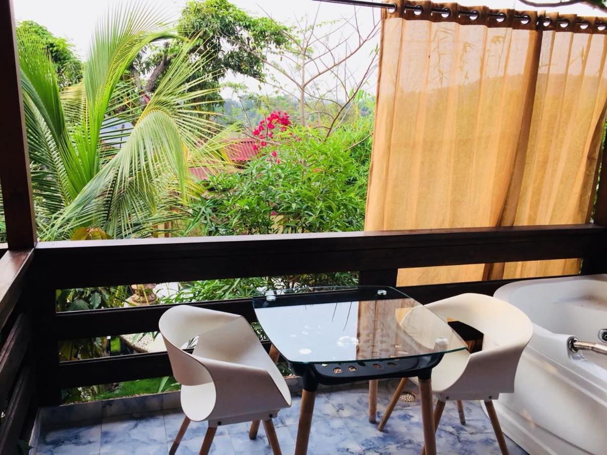 Rock Forest Goa Honeymoon Cottages Калангут Экстерьер фото
